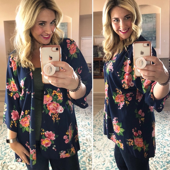 ❗️Last 2! M-L Oversized navy blue floral kimono - Picture 4 of 7